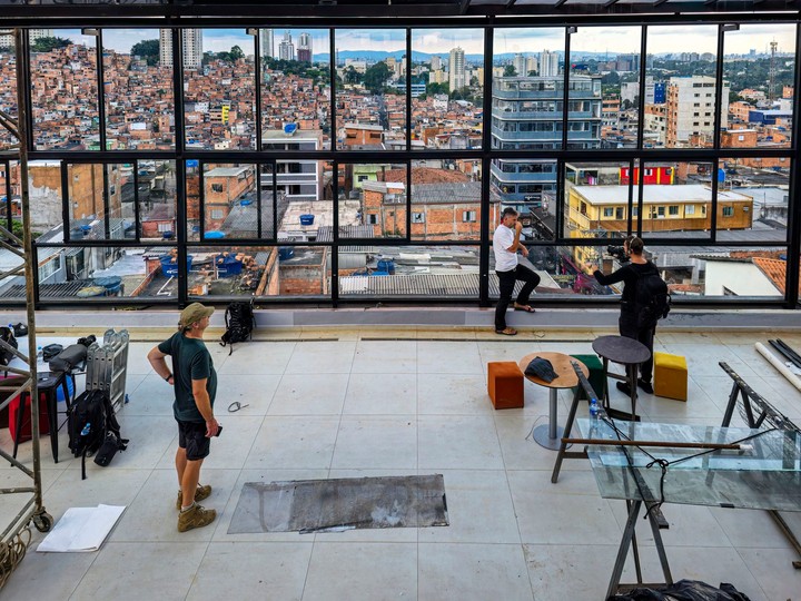 dokument Dve tváre sveta